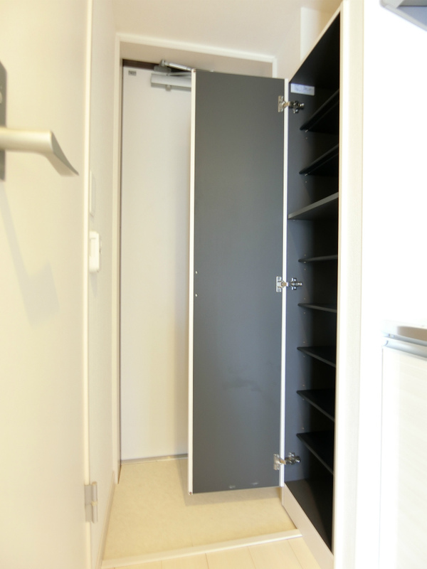 リブリ・セント ファミリアⅡ 玄関