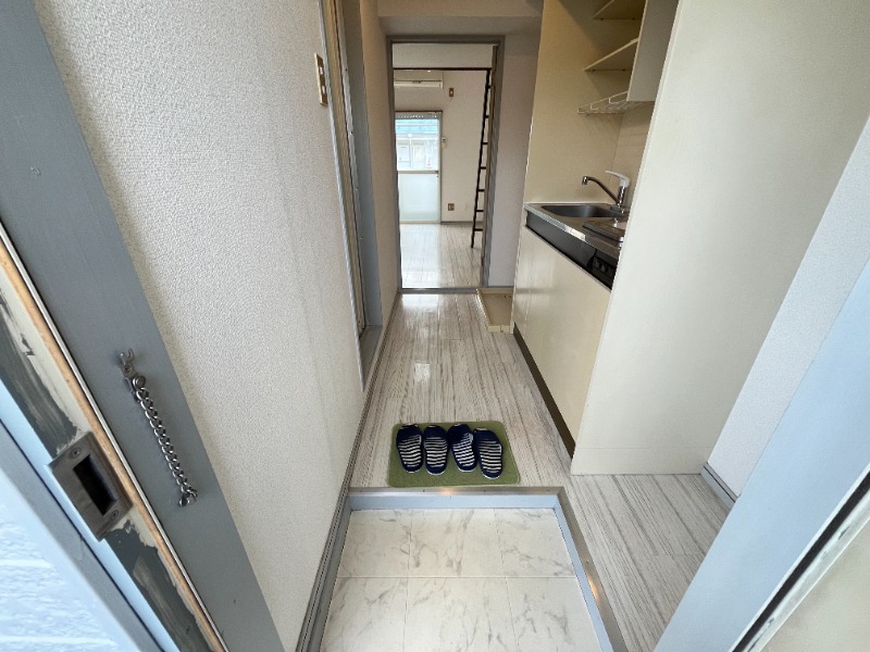 コリーヌ・F 玄関