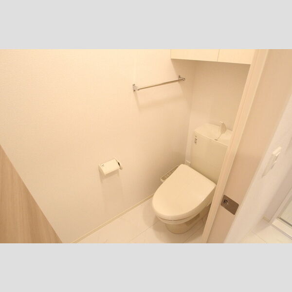 エスポワール'17303号室 トイレは温水洗浄暖房便座