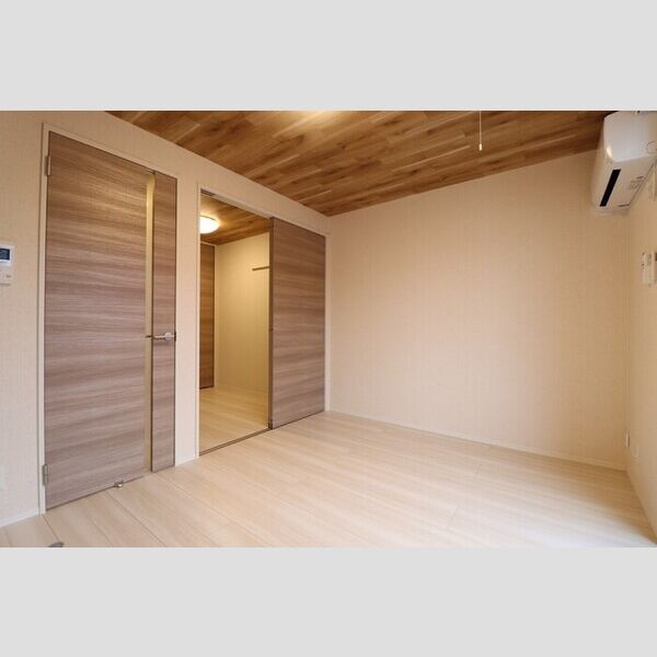 タウンコート上木崎201号室 ★洋室6帖★