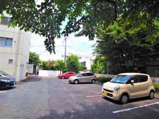 ヒルサイドコート松戸2階 駐車場