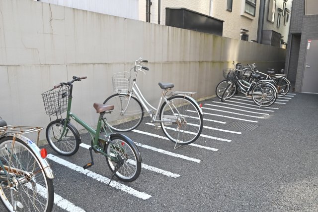 ルーブル多摩川弐番館1階 駐輪場