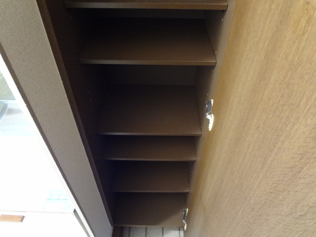 ミレ・関町0105号室 下駄箱