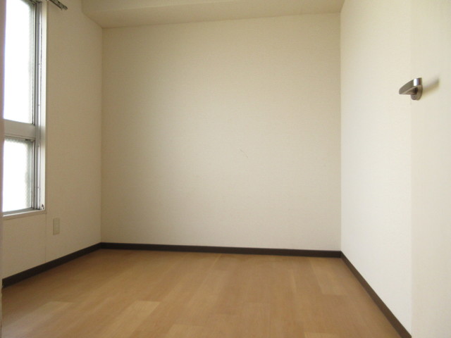 シャトー鶴ヶ峰Ｂ棟0302号室 洋室２　※現況優先