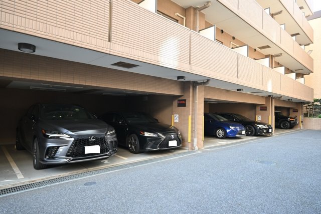 パレステュディオ神楽坂 駐車場