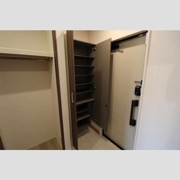 S Garden05号室 玄関