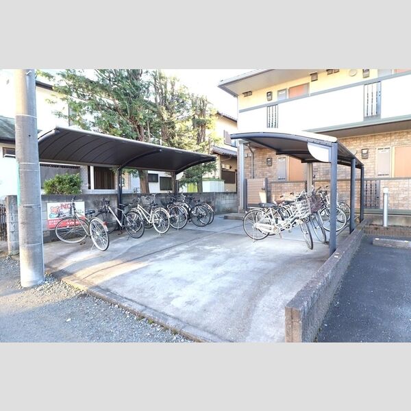 グリーンベール206号室 屋根付き駐輪場