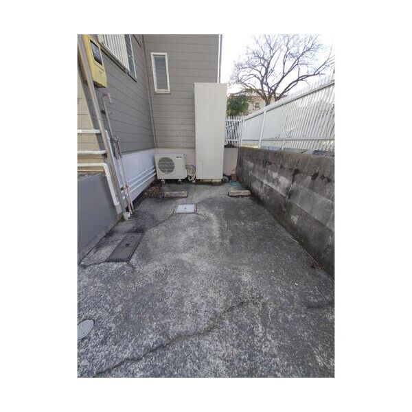 横浜市旭区中尾戸建貸家 駐車場