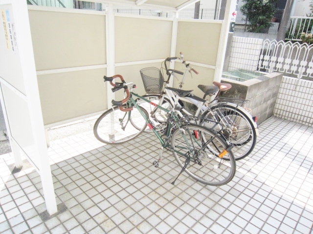 ジュネパレス鎌倉第３0102号室 駐輪場