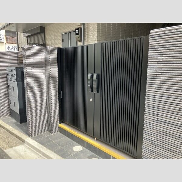 ライフル・レオ エントランス