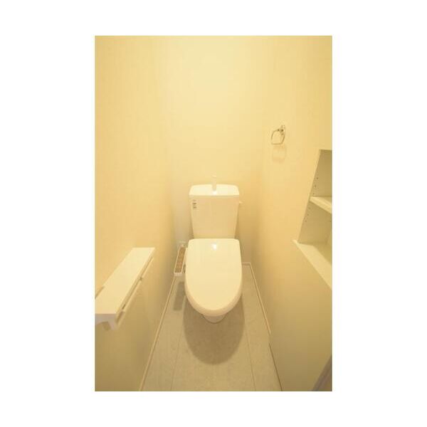 西東京市泉町4丁目貸家C号室 トイレ