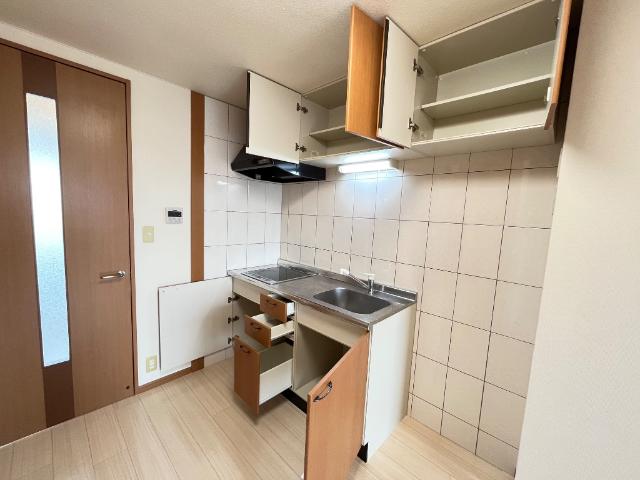 サザンクロスＢ102号室 キッチン収納（イメージ）