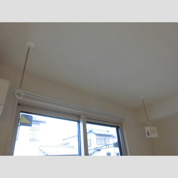 サントビーサウスヒル　A103号室 室内物干し