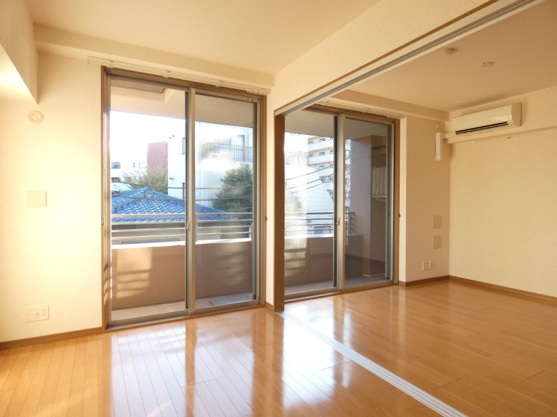 IL MEZZO DI TOKYO，DUE リビング