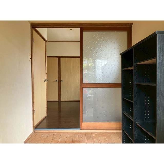 二見荘101号室 玄関から室内