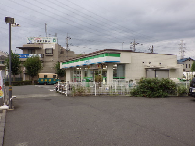 グリーンアーバン２ 【コンビニエンスストア】ファミリーマート日野北野街道店まで745ｍ