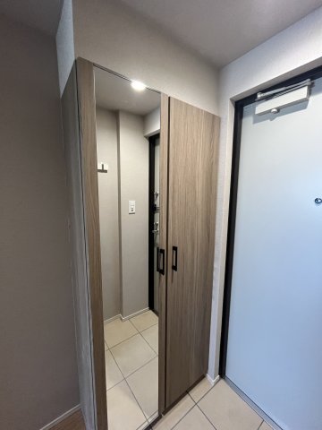 アルティザ氷川台0201号室 玄関