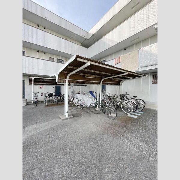 グランドゥール308号室 駐輪場
