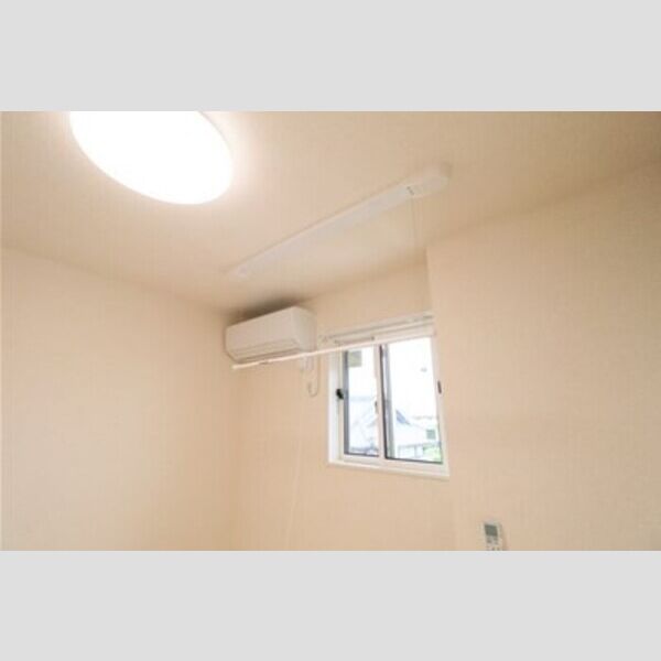 【つつこ】フリージア201号室 室内物干し