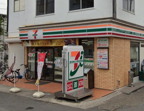 六実ベース 【コンビニエンスストア】セブンイレブン 松戸六実駅前店まで282ｍ