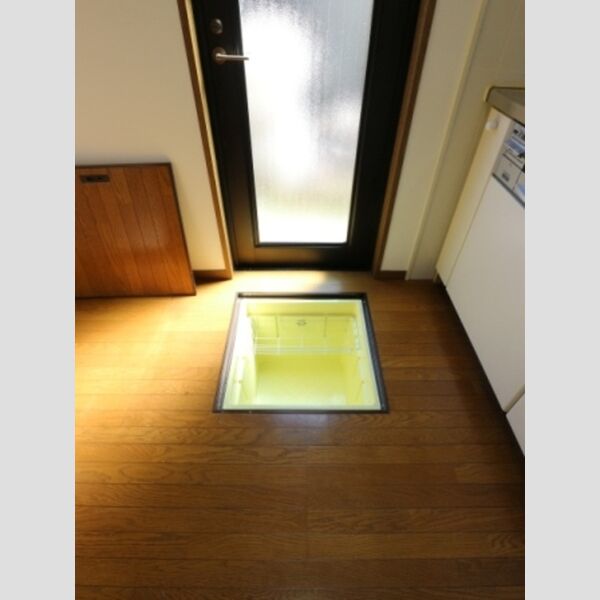 西原戸建001号室 床下収納