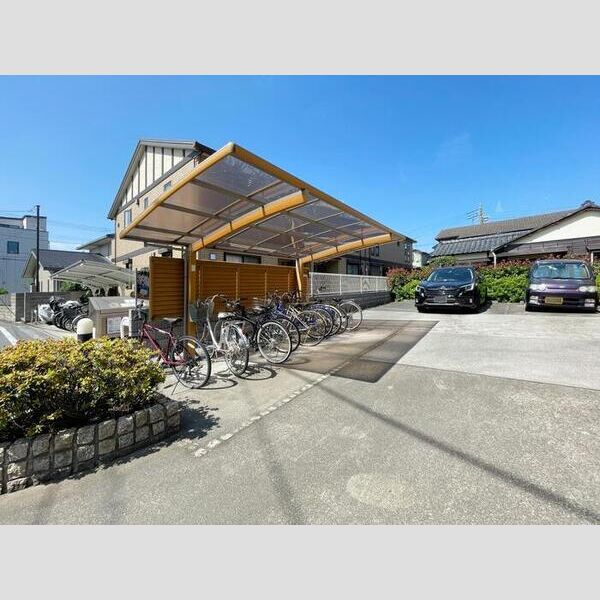 フラットコートB 駐輪場