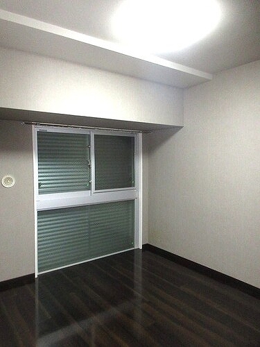 ライオンズ横浜ポートサイド4階 洋室約6.0畳　※2024年9月撮影