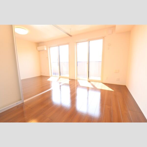 フェアリーシャトー301号室 洋室