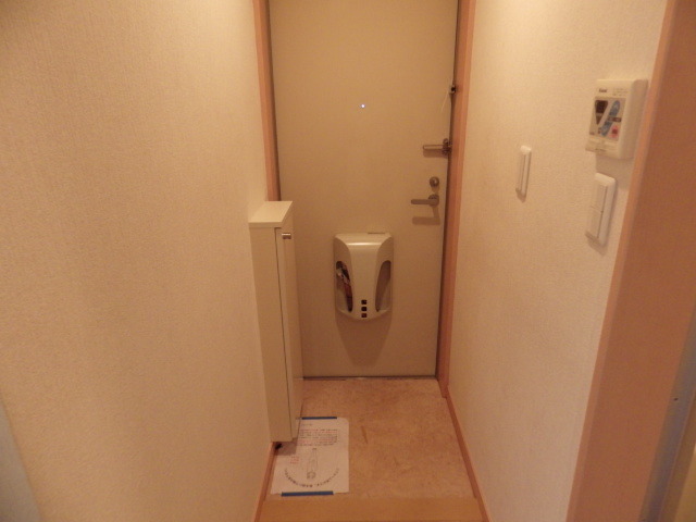 メゾン日野 玄関