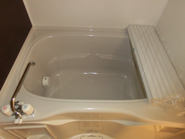 ＩＶＹ　ＣＯＵＲＴ（アイビーコート）103号室 バス