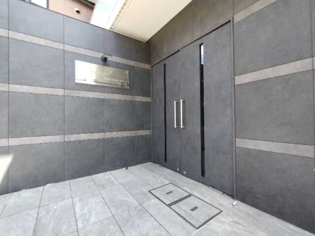 ディアレイシャス横浜WEST エントランス