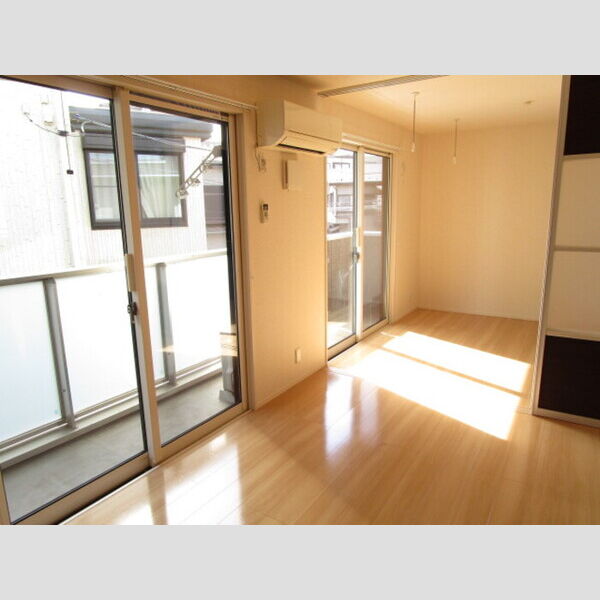 ルーチェ203号室 居室全景