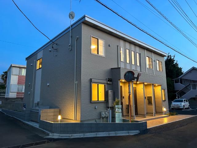 グレイスワン南沢 外観写真（夜）