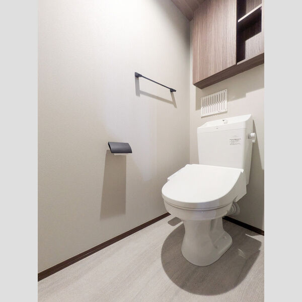 ノーブルパレス芝中田302号室 トイレ