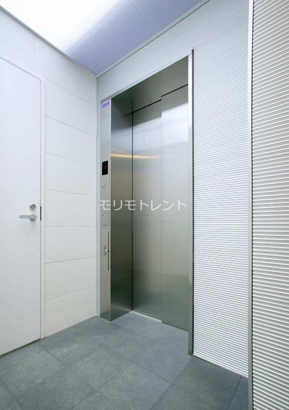 カスタリア鶴見1階 エレベーターホール