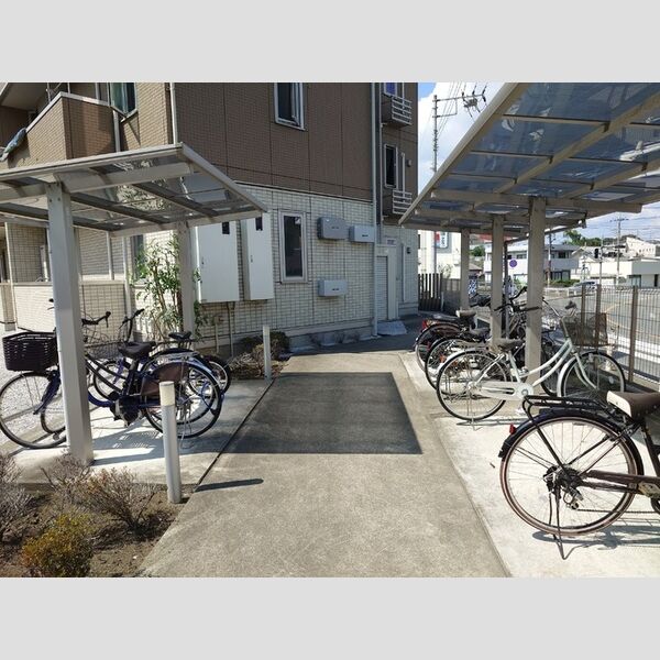 ゼファーコートⅡ301号室 駐輪場
