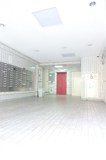 スカイコート横浜平沼8階 広々としたエントランス