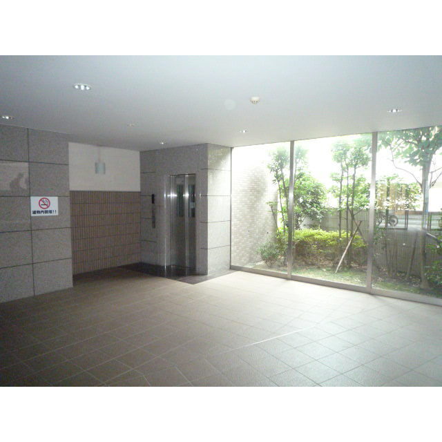 フルールポワール向ヶ丘102号室 エントランス