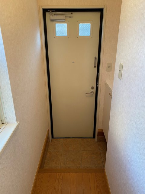 クイーンズヒルＥ棟E2号室 玄関