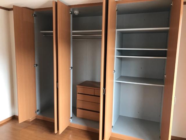 ブエナスエルテ クローゼット