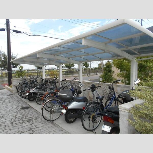 イルソーレ吉川美南　ジャッロ202号室 駐輪場