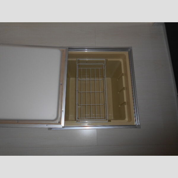 ベルエキップ102号室 床下収納