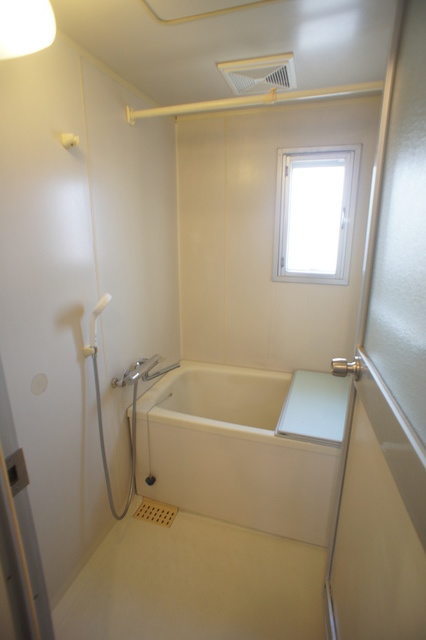 クレール和光 窓付きのバス