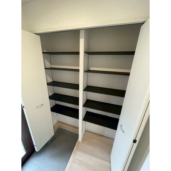 クレイドルガーデン川口市前野宿　第5　3号棟 収納