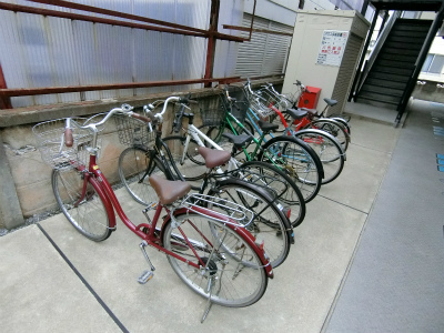 リブリ・アデーレ 駐車場