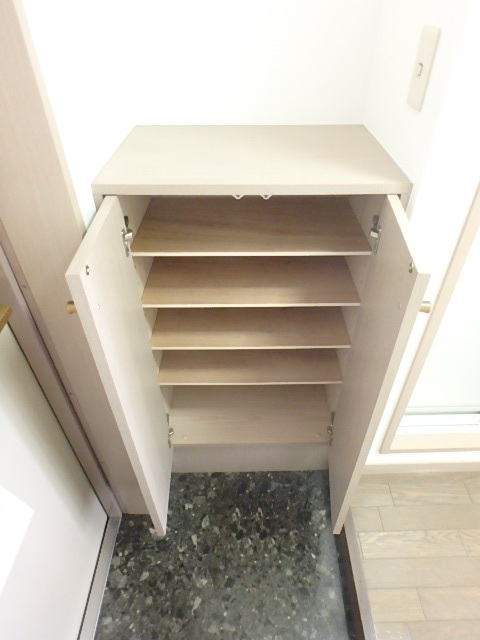 ガラ・シティ高井戸 シューズボックス