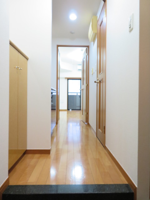 グランド・ガーラ芝公園5階 明るい玄関です