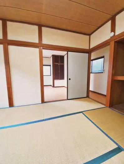 新座栄戸建て 和室も大きな収納があり、便利