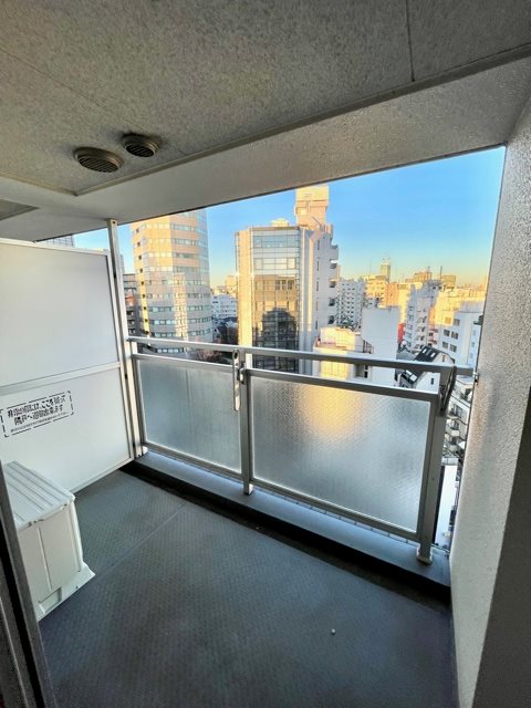 レジディア四谷三丁目8階 バルコニー
