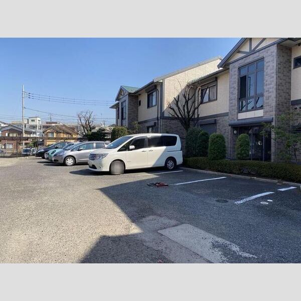 ドムス清華 駐車場